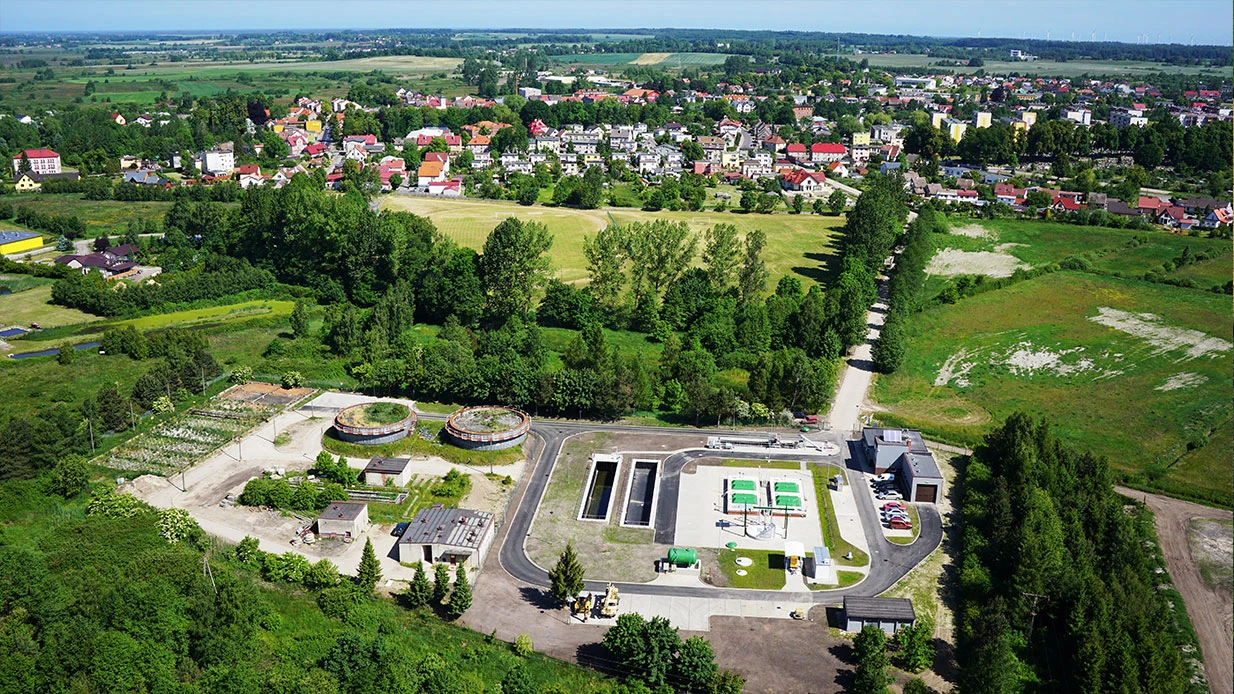 Widok zabudowy i terenów zielonych z powietrza — fotografia Geo-Neo